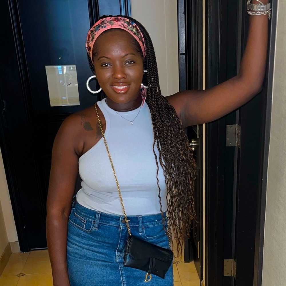 Meet your Posher, Ebony